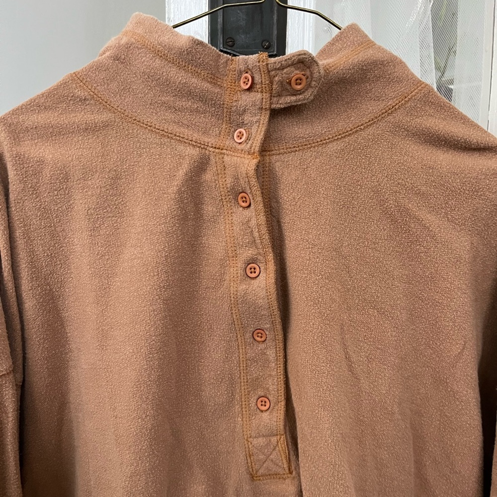 UO sweatshirt